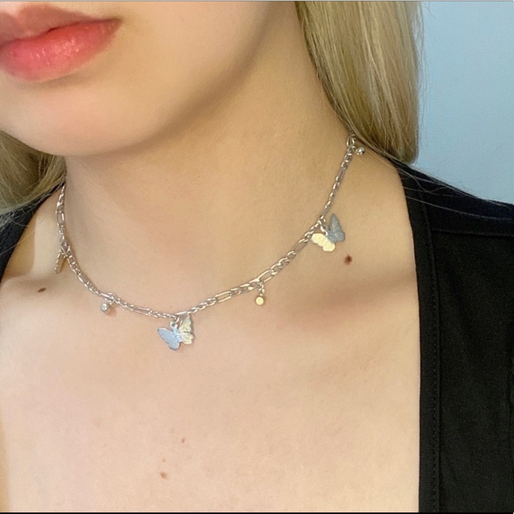 🦋 Butterfly Choker Necklace - Picture 3 of 5